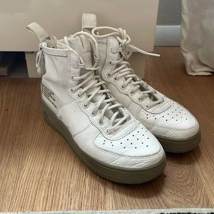Nike SF Air Force 1 Mid (AF1)